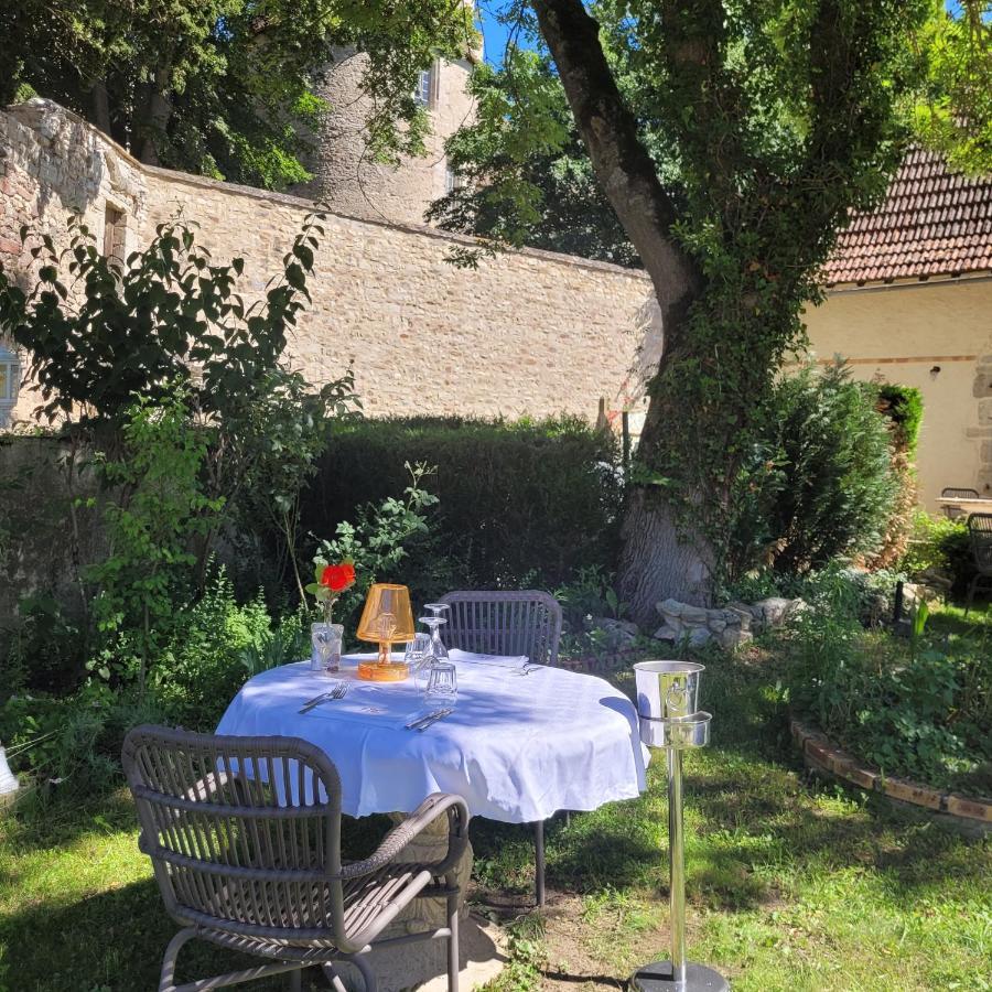 Hostellerie Du Chateau Bellenaves Exterior foto