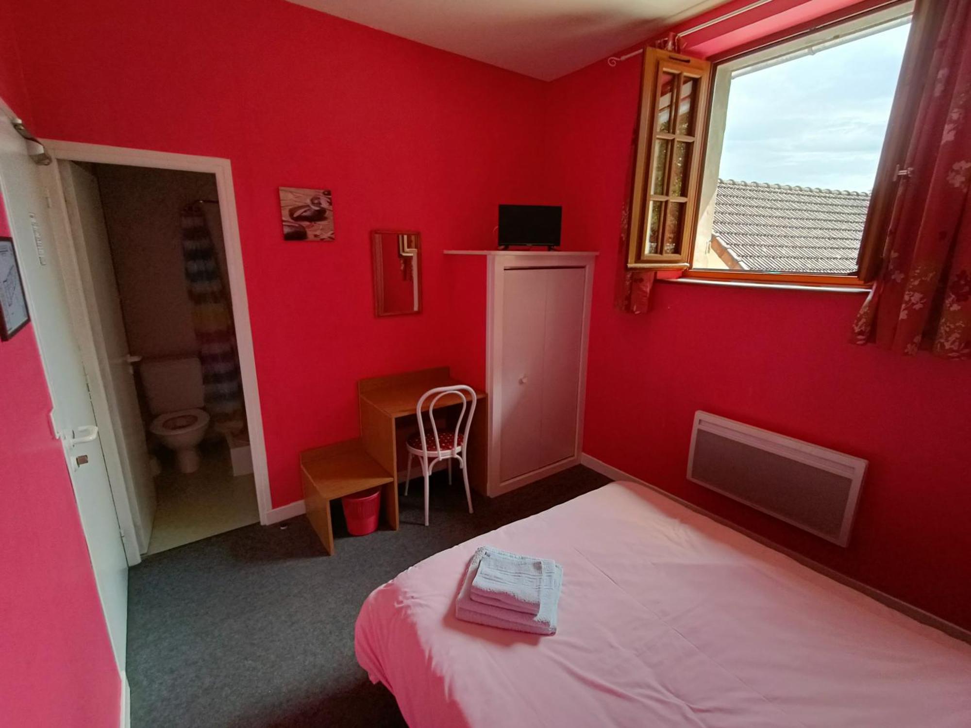 Hostellerie Du Chateau Bellenaves Quarto foto